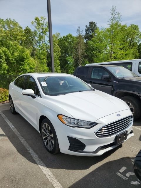 Used 2020 Ford Fusion SE image 2