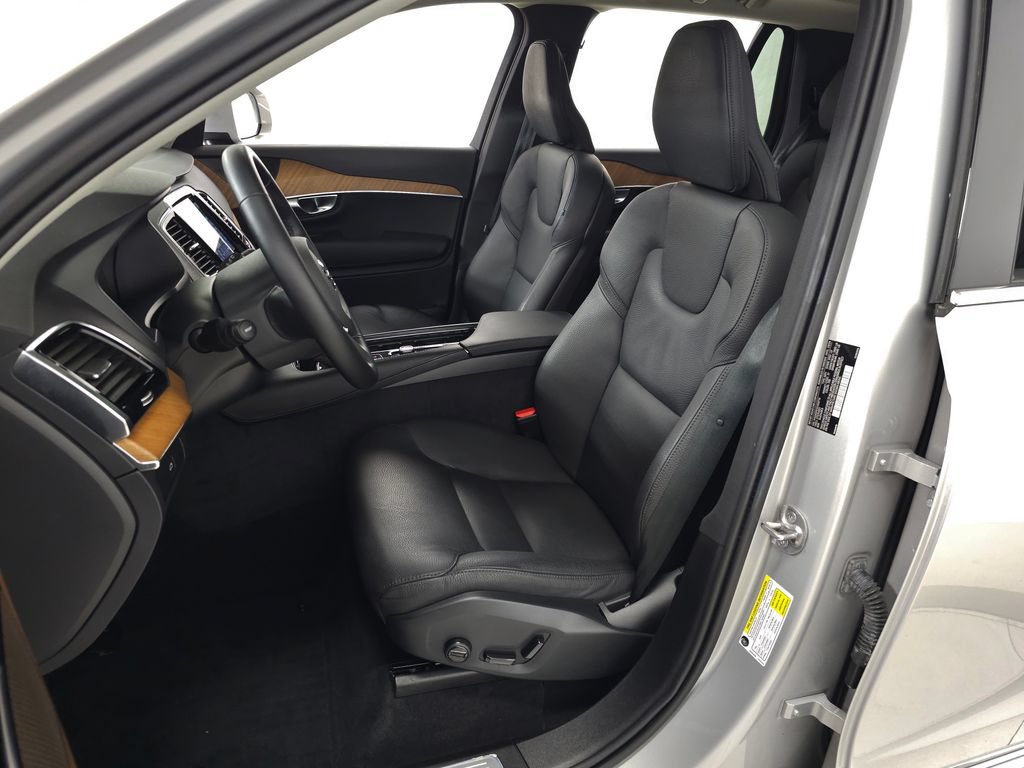 Certified 2025 Volvo XC90 B6 Plus w/ Protection Package AWD/4WD image 16