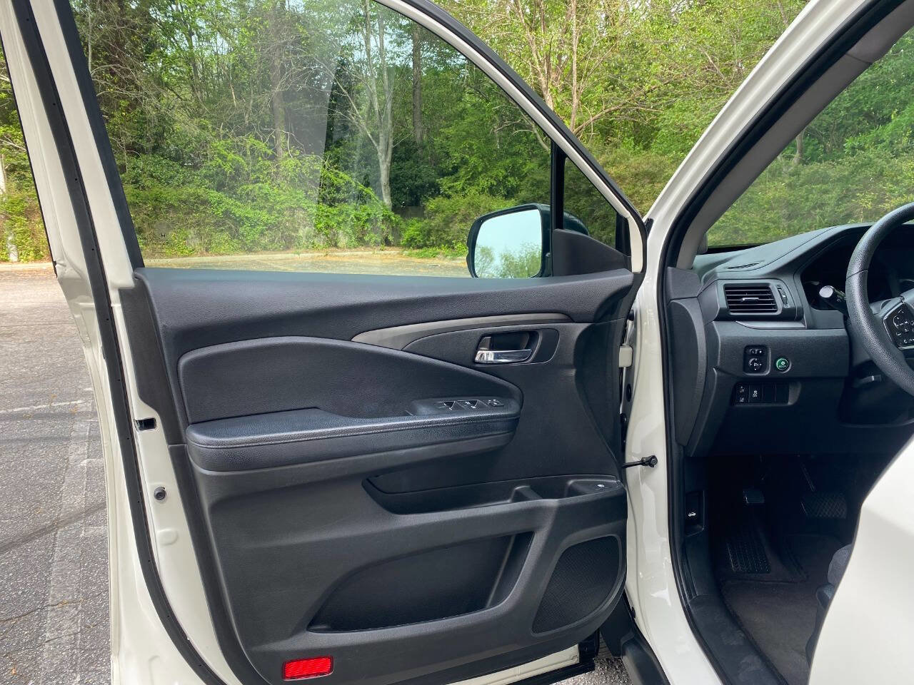Used 2019 Honda Pilot LX image 11