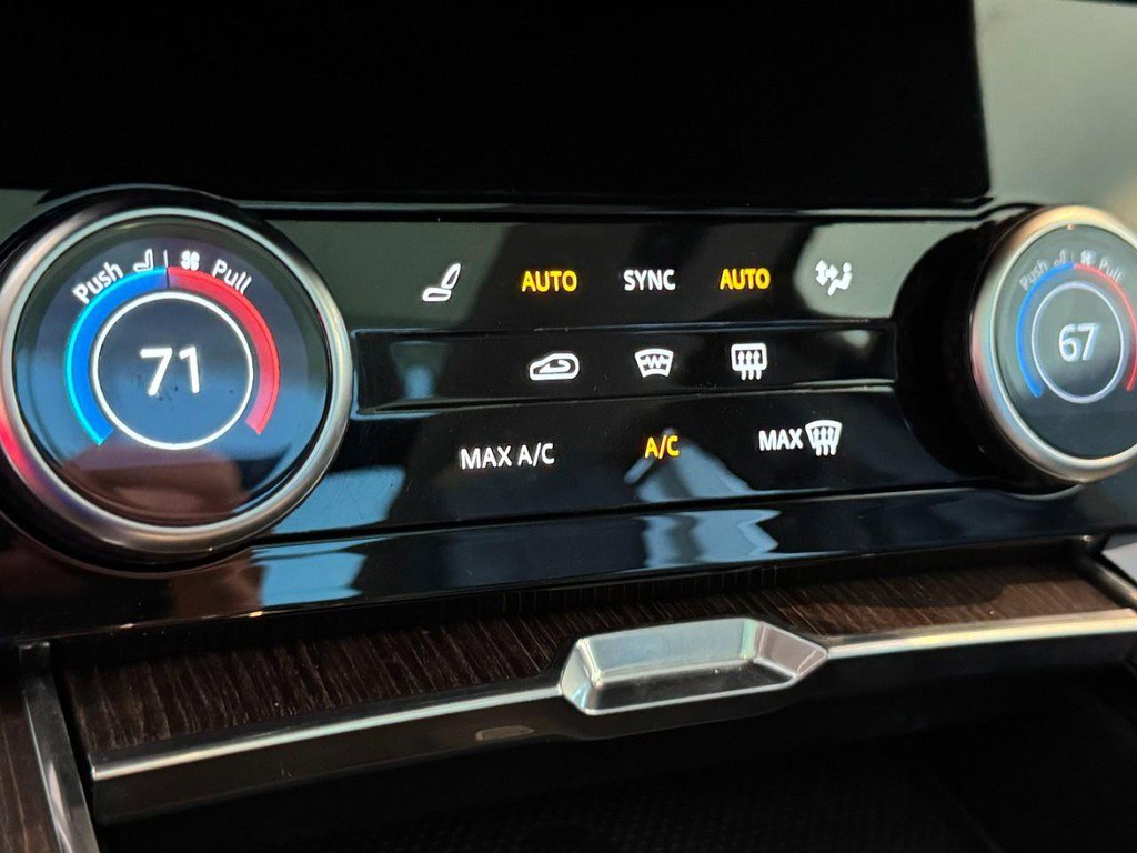 Used 2023 Land Rover Range Rover Autobiography image 21