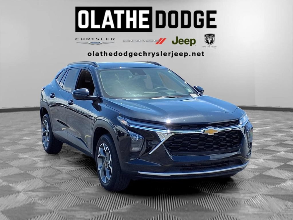 Used 2025 Chevrolet Trax LT FWD image 29