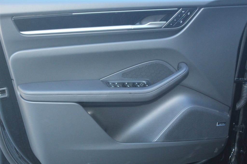 New 2026 Porsche Macan 4 Electric AWD/4WD image 21