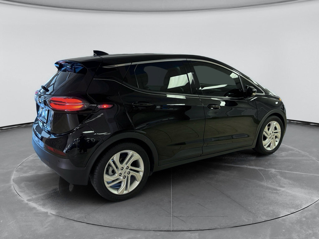 Used 2022 Chevrolet Bolt LT FWD image 4