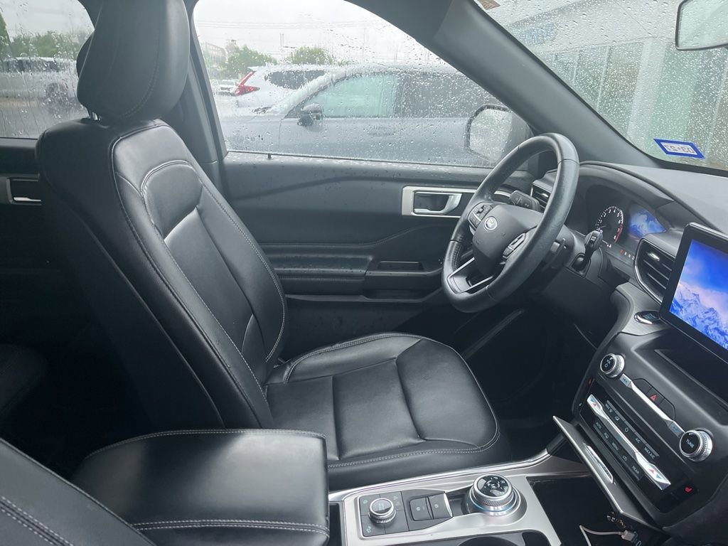 Used 2020 Ford Explorer XLT w/ Equipment Group 202A image 4