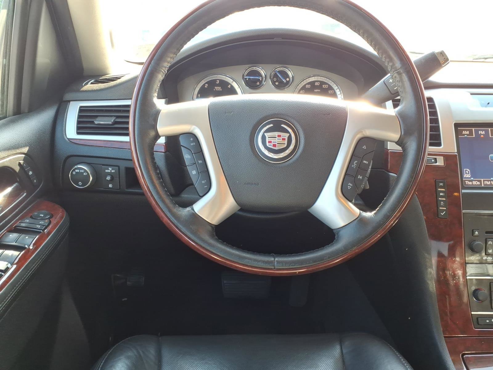 Used 2014 Cadillac Escalade Luxury image 5
