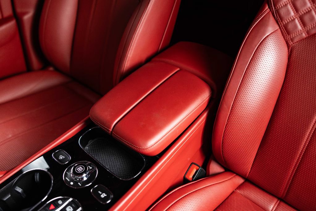 Used 2022 Bentley Bentayga image 33