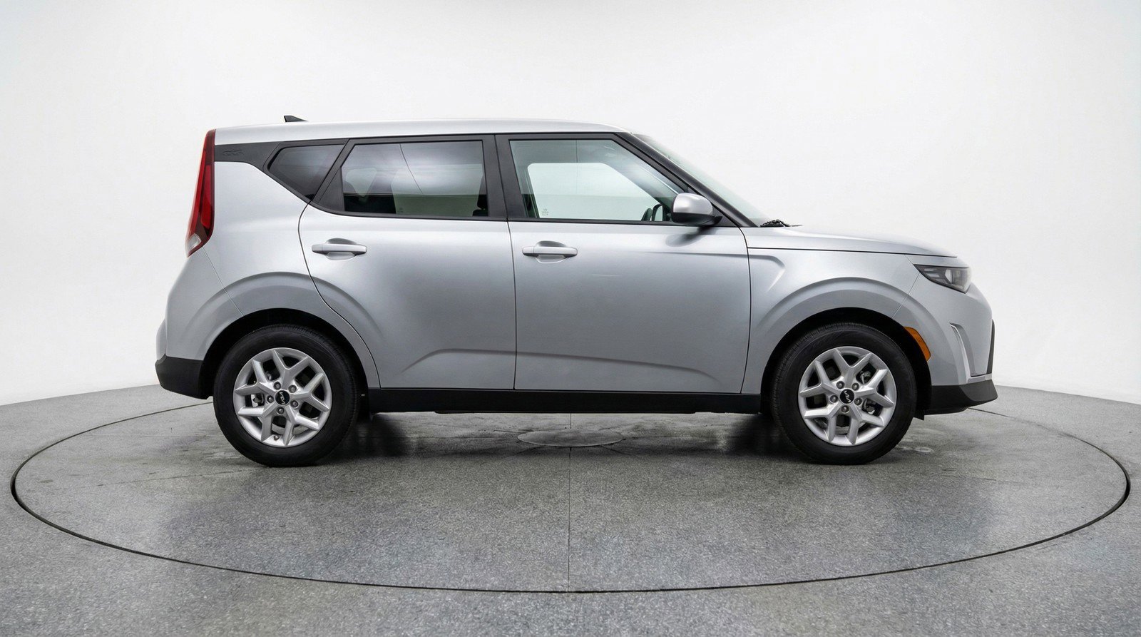 Used 2025 Kia Soul LX w/ LX Technology Package FWD image 11