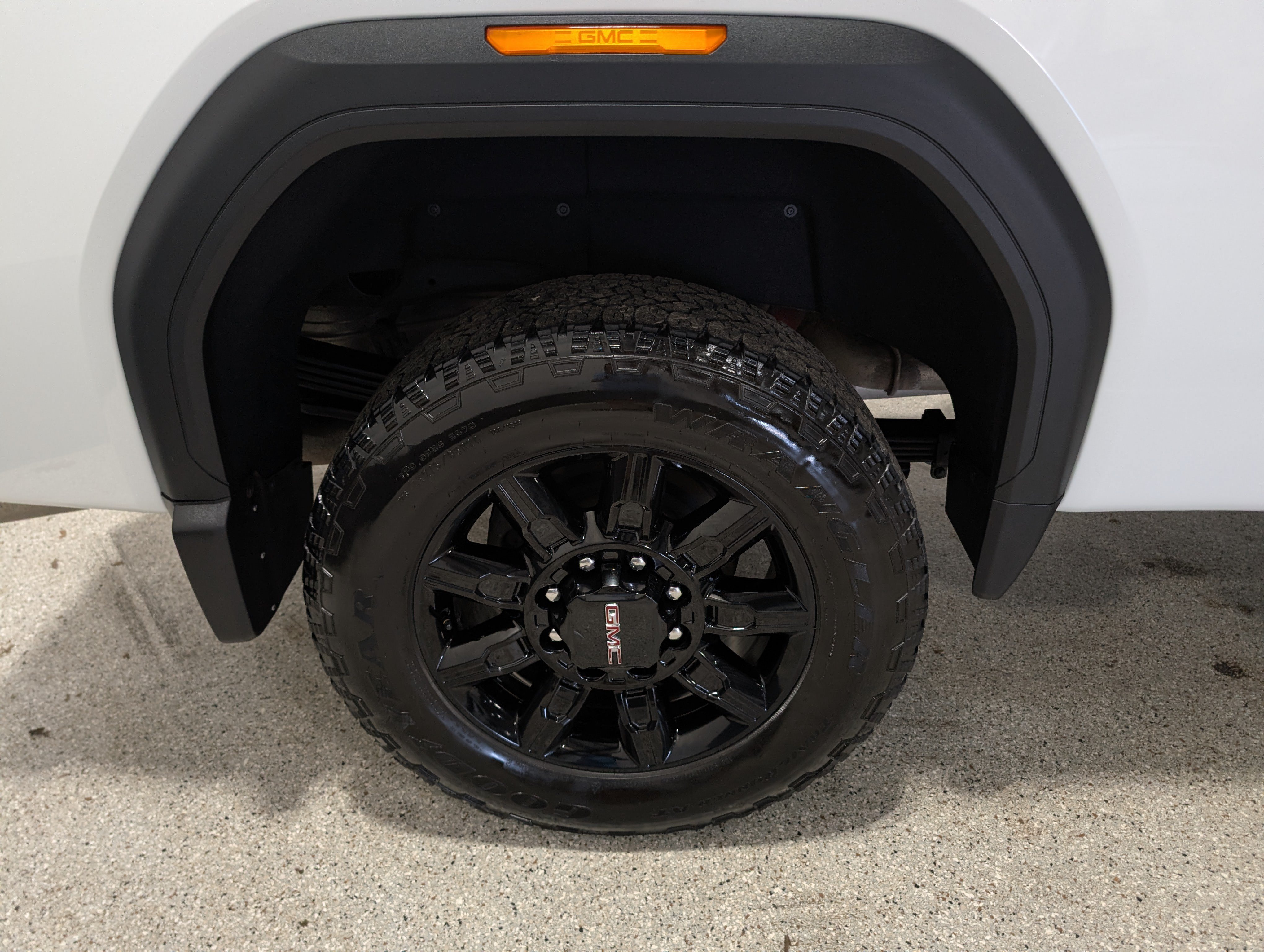 Used 2024 GMC Sierra 2500 AT4 w/ AT4 Premium Plus Package AWD/4WD image 14