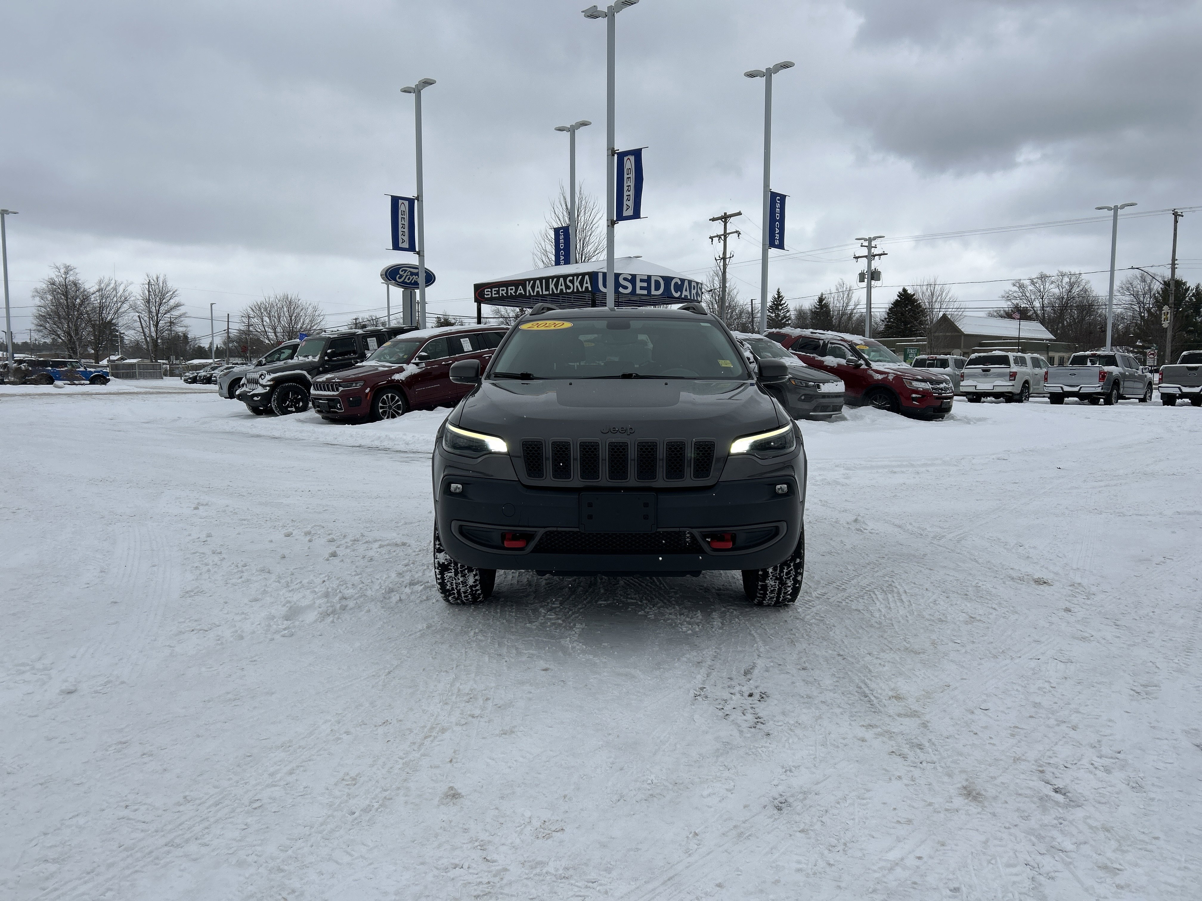 Used 2020 Jeep Cherokee Trailhawk w/ Comfort & Convenience Group image 9