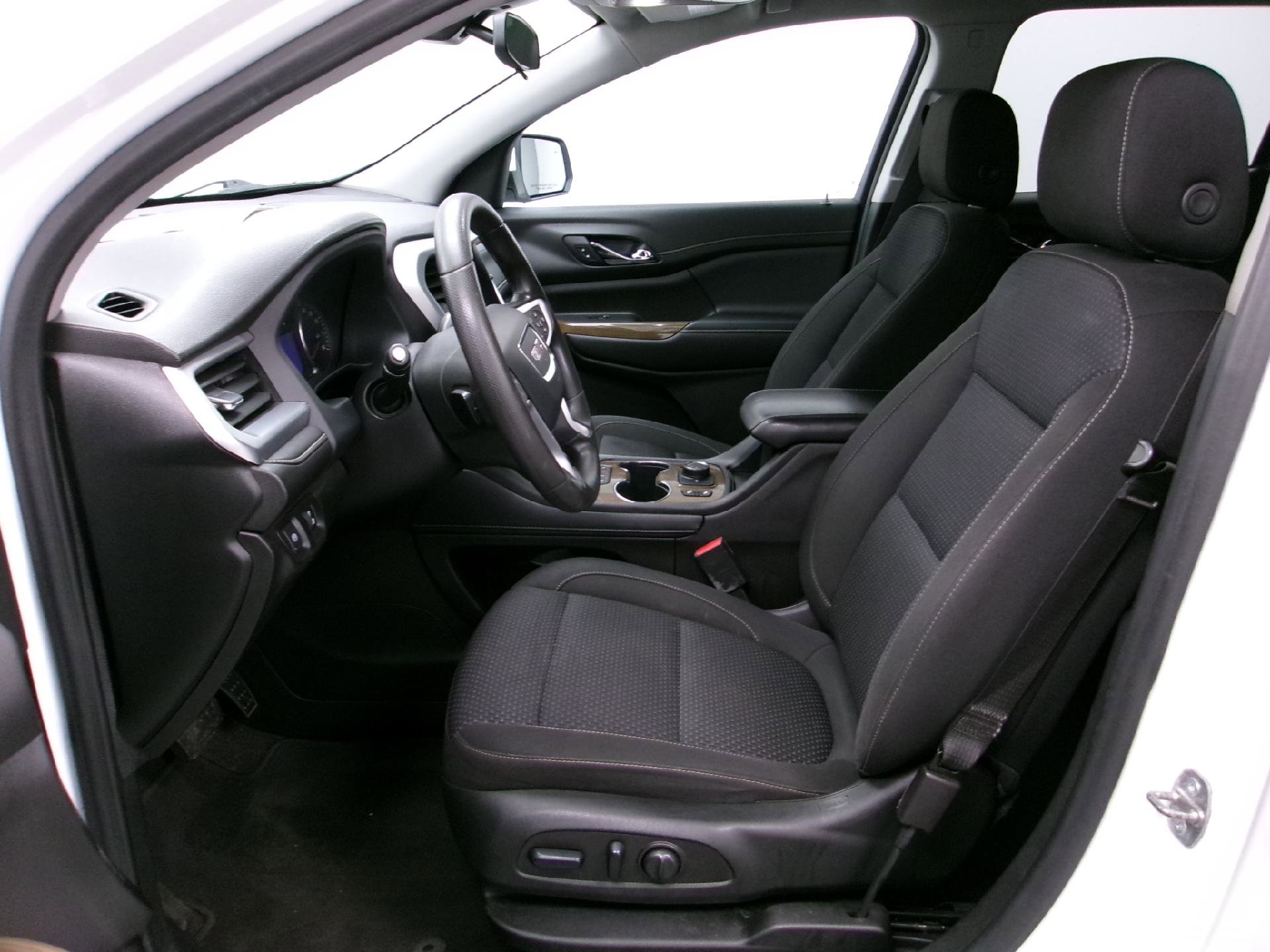 Certified 2022 GMC Acadia SLE w/ Driver Convenience Package image 8