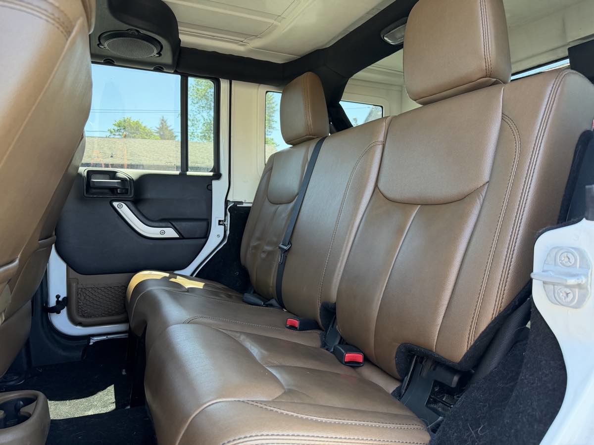Used 2014 Jeep Wrangler Unlimited Sahara w/ Max Tow Package AWD/4WD image 3