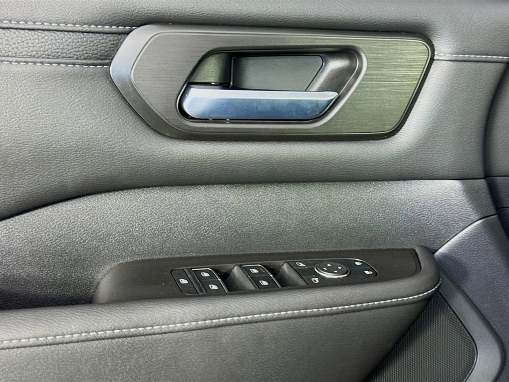 Used 2025 Nissan Armada SV image 22