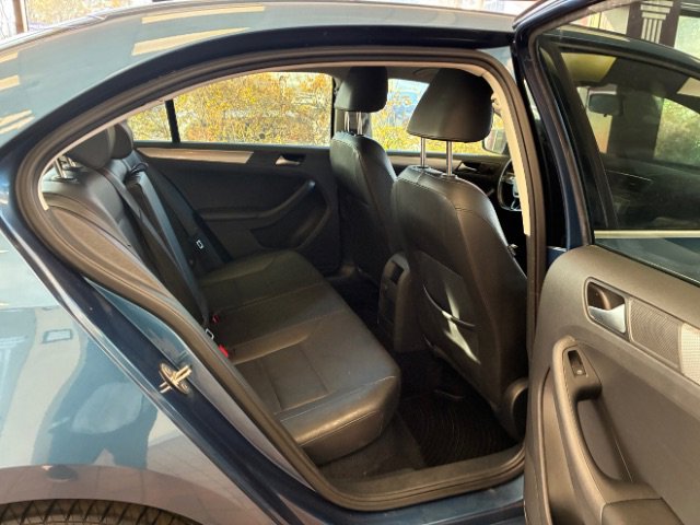 Used 2017 Volkswagen Jetta SE image 26