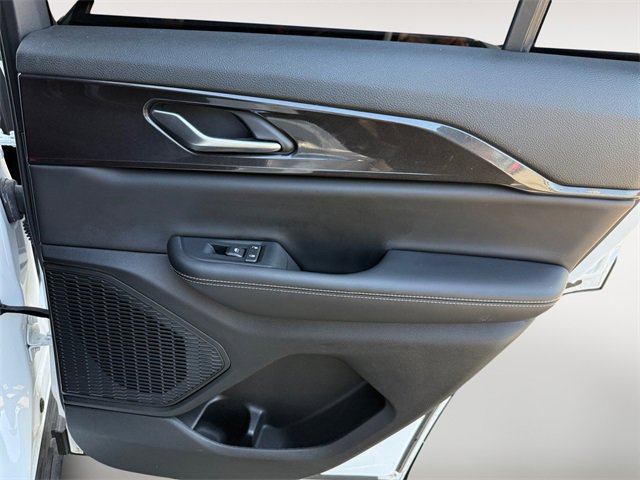 Used 2023 Jeep Grand Cherokee Altitude image 28