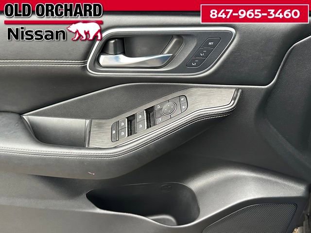 Used 2024 Nissan Rogue Platinum w/ Platinum Premium Package image 9