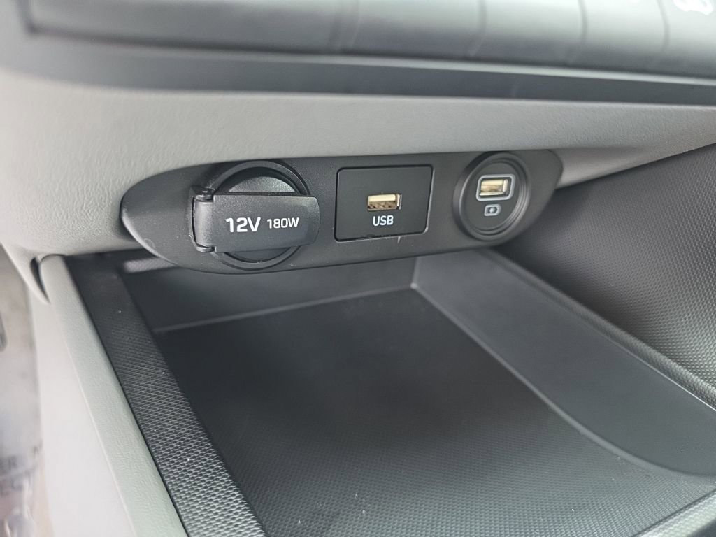 Used 2023 Hyundai Elantra SEL w/ Preferred Accessory Package FWD image 16