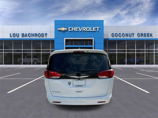 Used 2022 Chrysler Voyager LX image 7