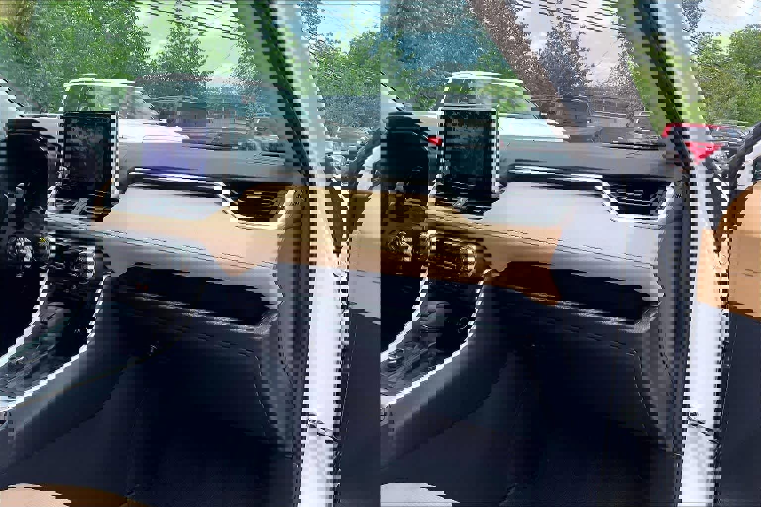 Used 2025 Toyota RAV4 LE AWD/4WD image 18