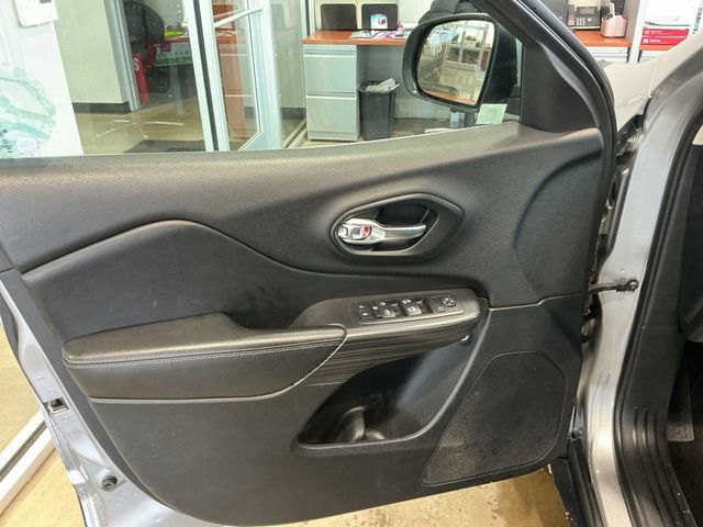 Used 2017 Jeep Cherokee Limited image 15