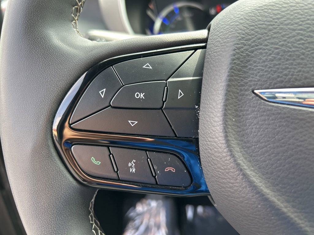 Used 2024 Chrysler Pacifica Premium FWD image 25
