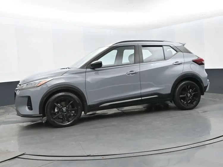 Used 2023 Nissan Kicks SR w/ SR Premium Package FWD image 5