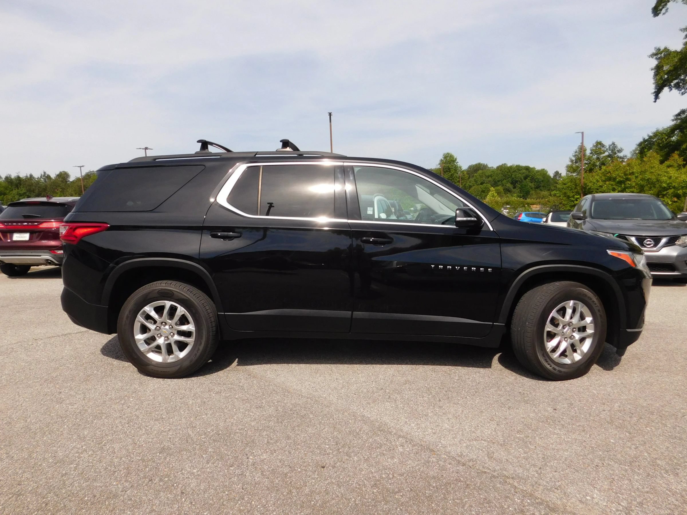 Used 2020 Chevrolet Traverse LT w/ Driver Confidence II Package AWD/4WD image 4