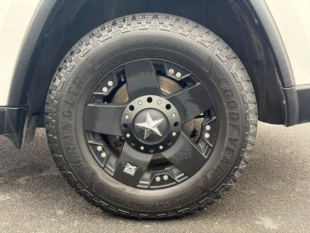 Used 2016 Jeep Grand Cherokee Laredo w/ Quick Order Package 23E AWD/4WD image 9