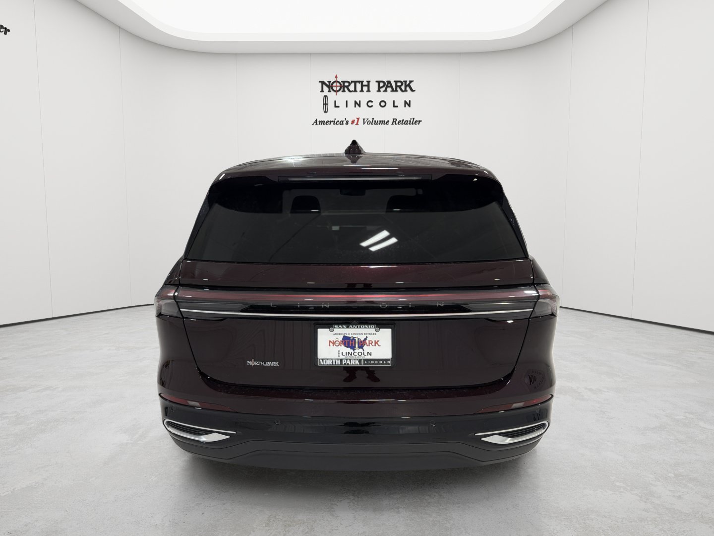Used 2025 Lincoln Nautilus Premier w/ Equipment Group 102A AWD/4WD image 5
