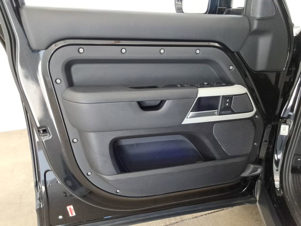 Used 2020 Land Rover Defender 110 HSE AWD/4WD image 15