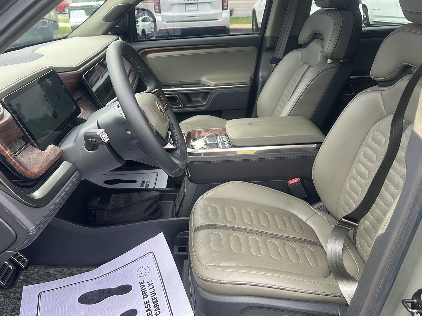 Used 2022 Rivian R1S Launch Edition AWD/4WD image 28