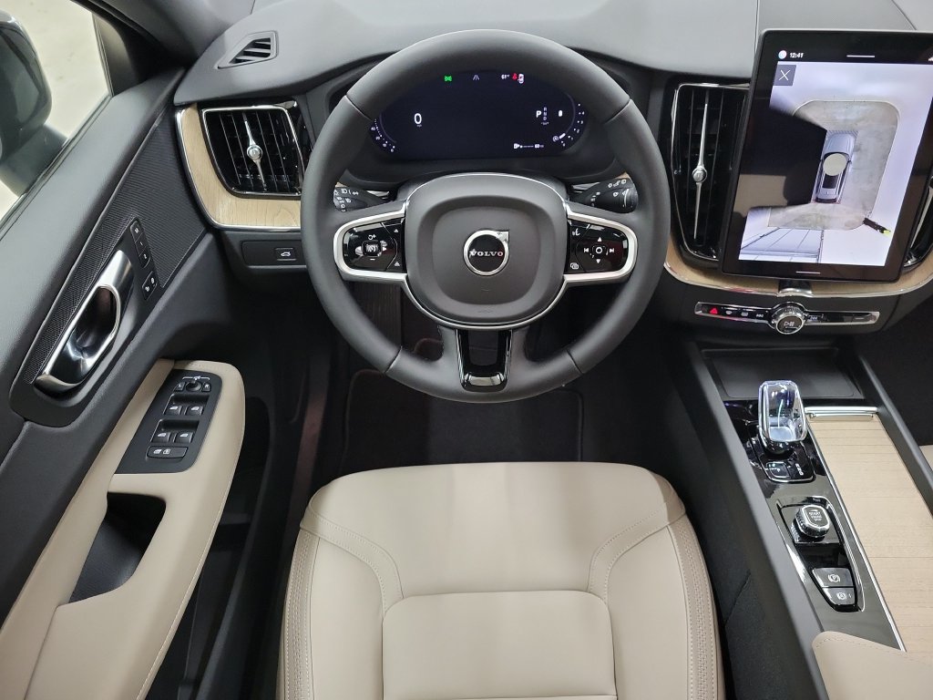 New 2026 Volvo XC60 B5 Plus w/ Protection Package Premier AWD/4WD image 17
