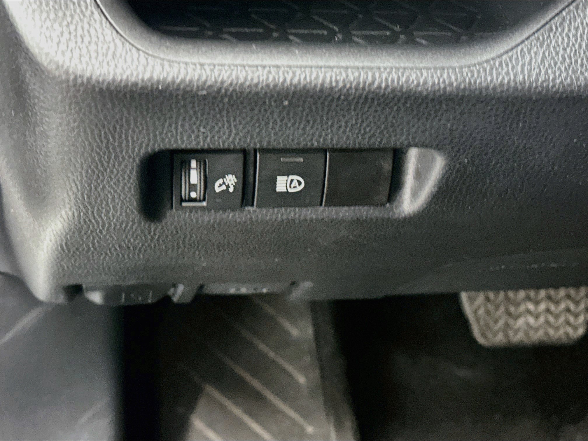 Used 2025 Toyota RAV4 LE AWD/4WD image 17