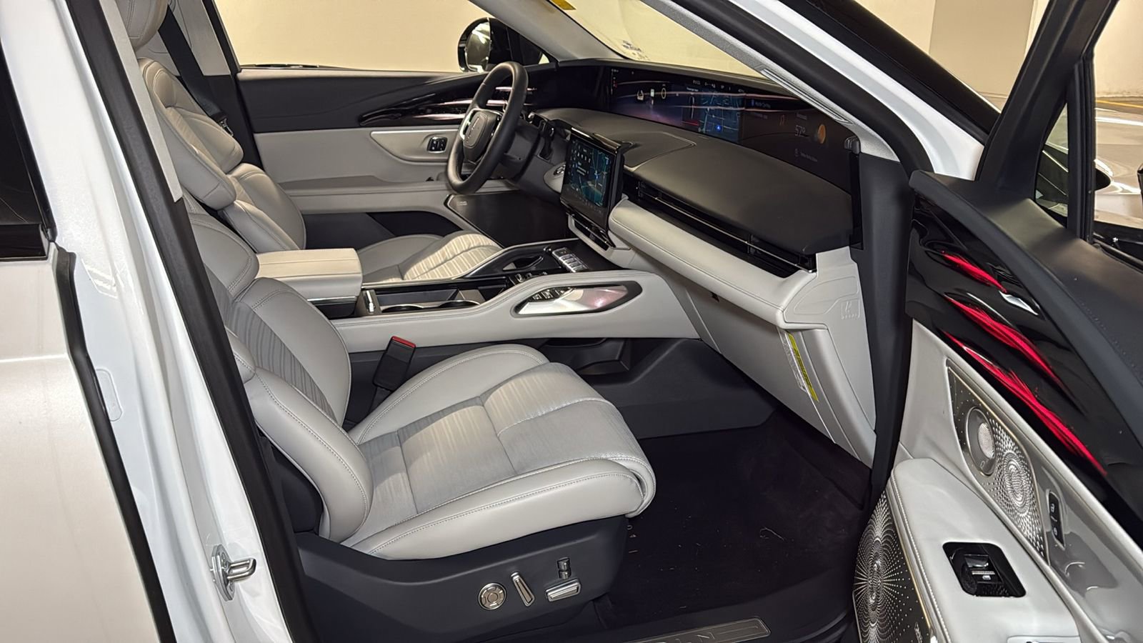 New 2026 Lincoln Nautilus Reserve AWD/4WD image 6