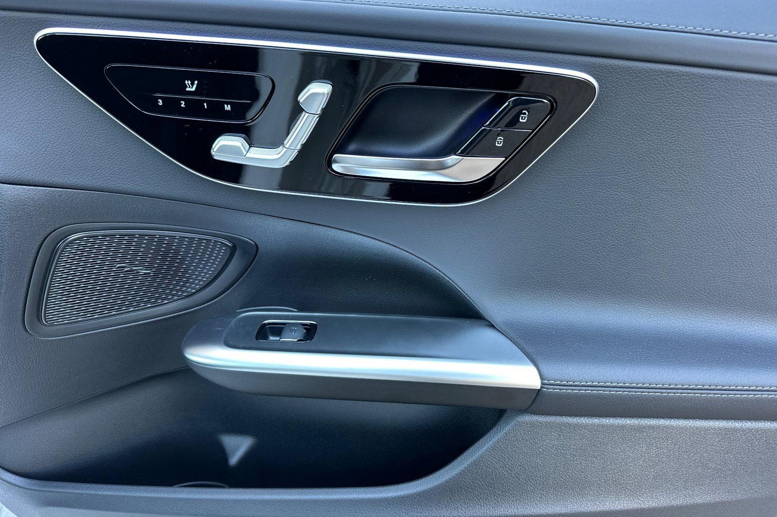 New 2025 Mercedes-Benz C 300 4MATIC Sedan image 31