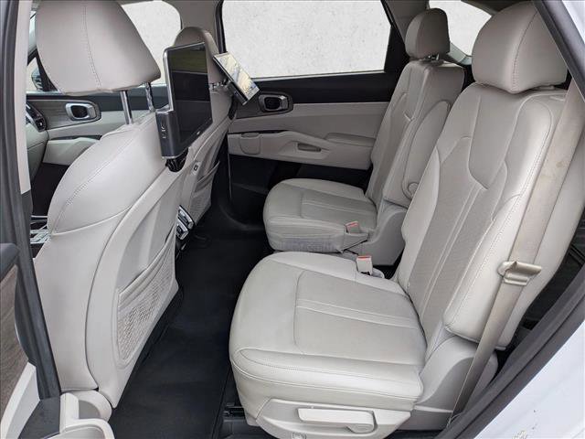 Used 2022 Kia Sorento EX w/ Panoramic Sunroof Package image 17