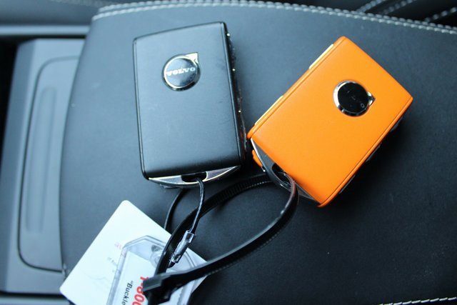 Used 2025 Volvo XC40 B5 Plus image 29