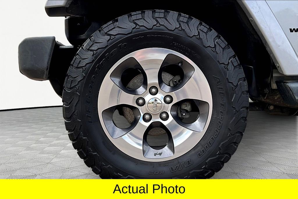 Used 2016 Jeep Wrangler Unlimited Sahara w/ Connectivity Group image 8