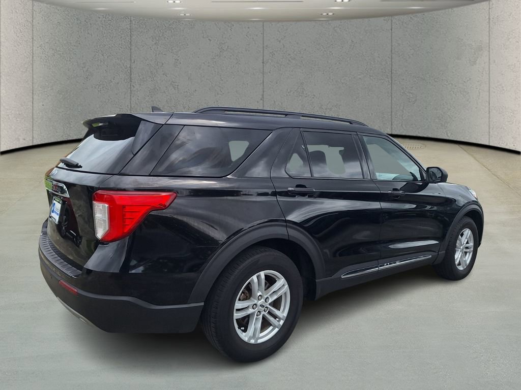 Used 2023 Ford Explorer XLT w/ Equipment Group 202A image 5