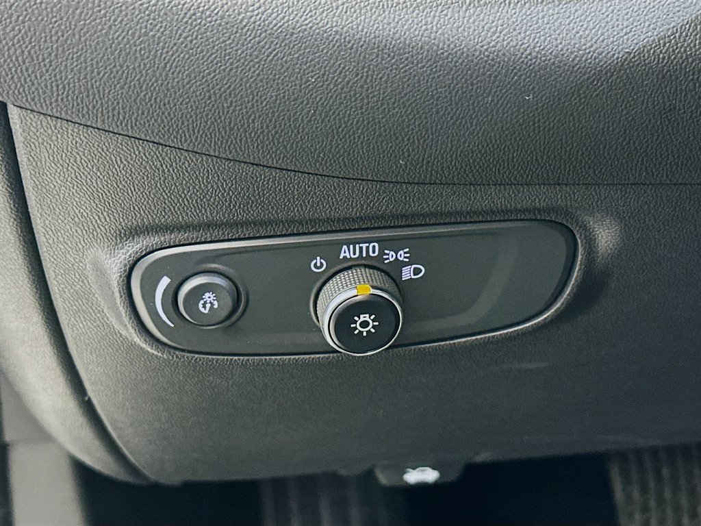 Used 2023 Chevrolet Equinox LT FWD image 15