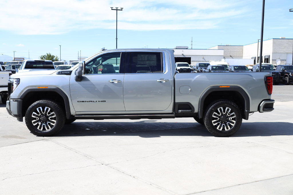 New 2026 GMC Sierra 2500 Denali Ultimate w/ LPO, Black Badging Package AWD/4WD image 3