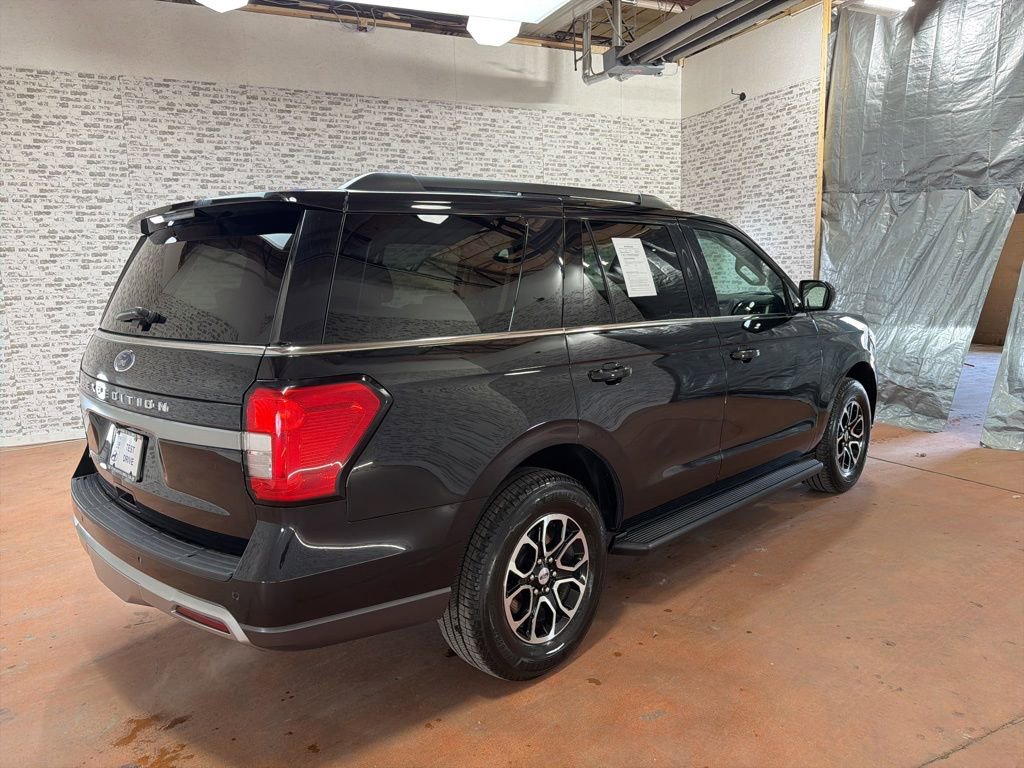Used 2024 Ford Expedition XLT image 7