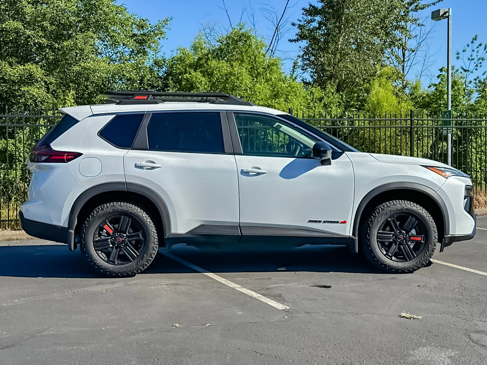 Used 2026 Nissan Rogue SV AWD/4WD image 2