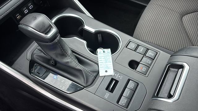 Used 2025 Toyota Highlander LE image 24