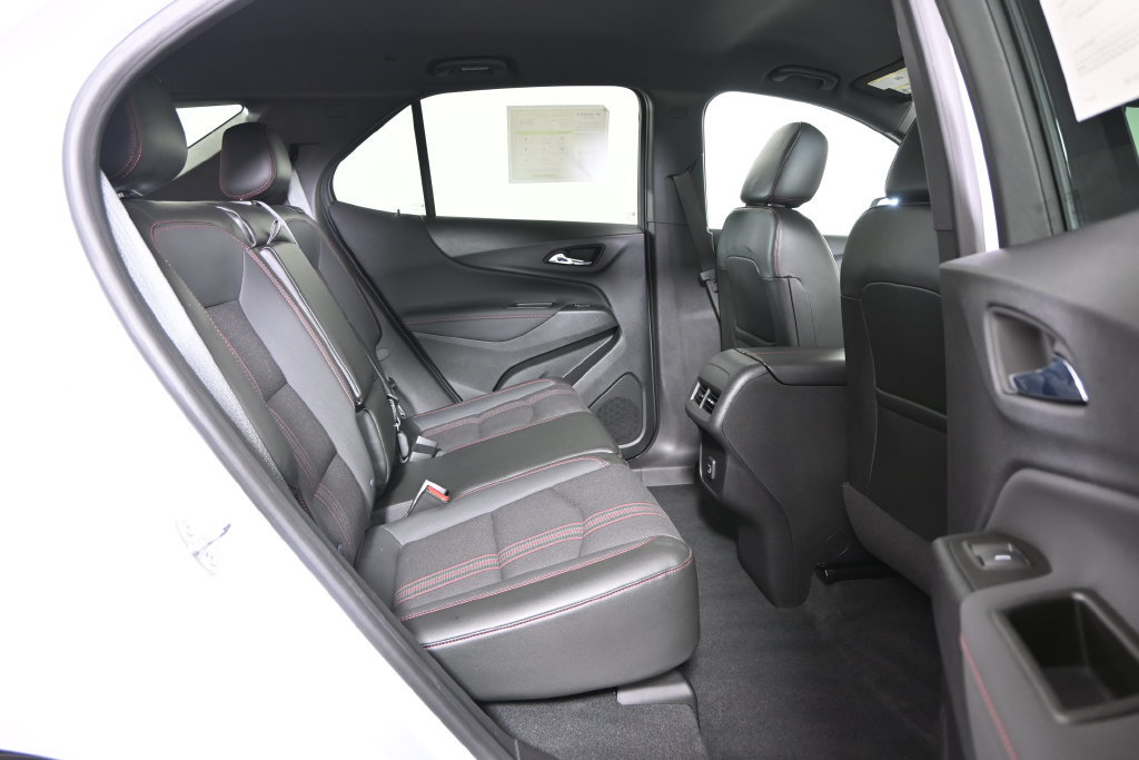 Used 2023 Chevrolet Equinox RS AWD/4WD image 15