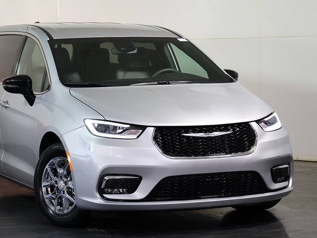 Used 2026 Chrysler Pacifica Select FWD image 7