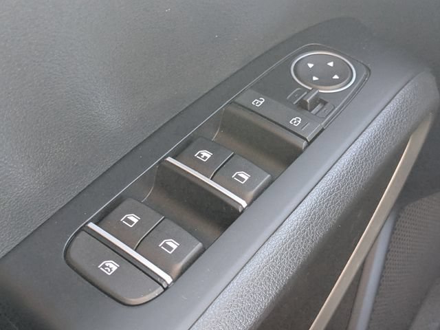 Certified 2025 Kia Soul LX w/ LX Technology Package FWD image 22