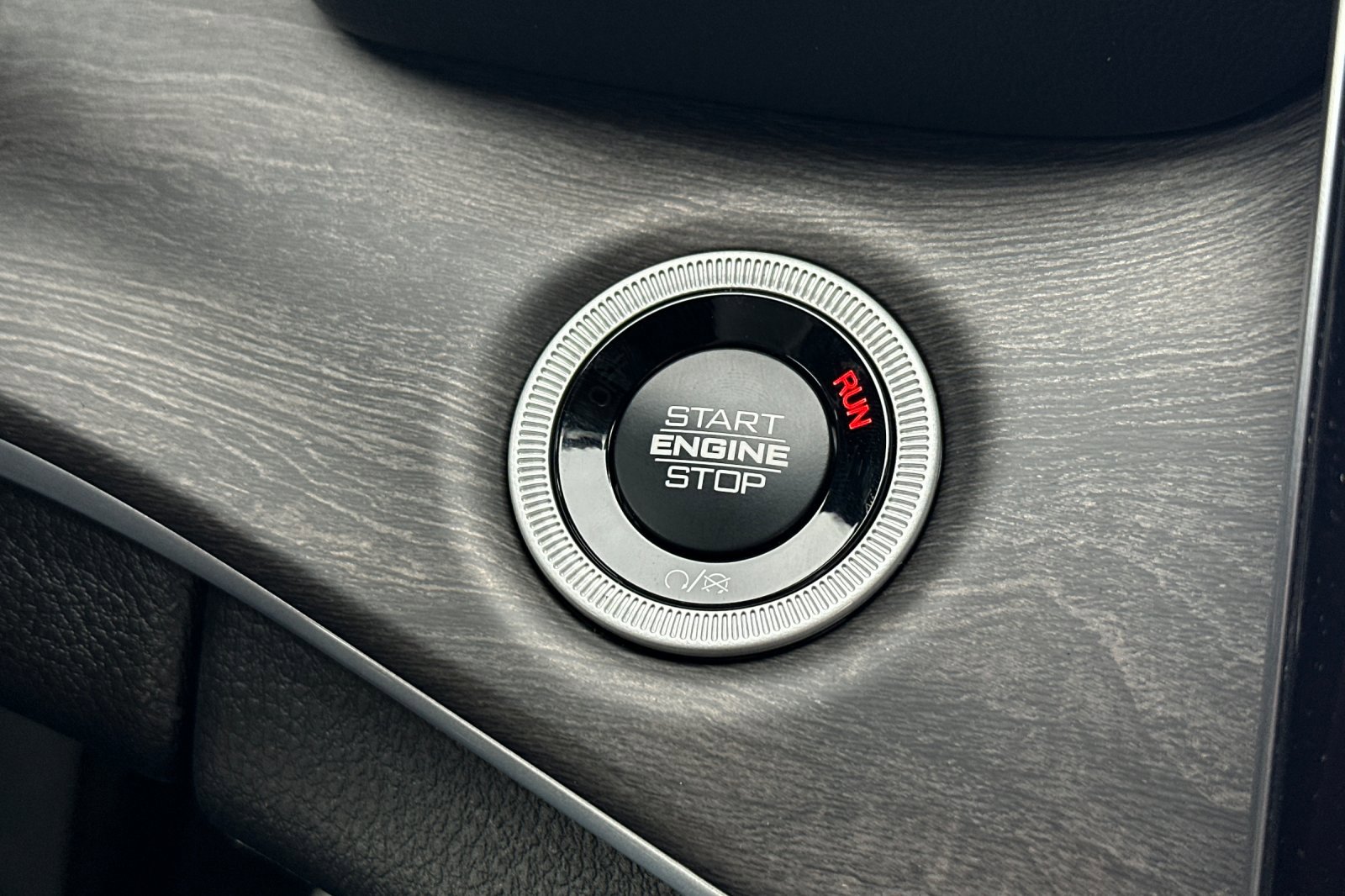 New 2025 Jeep Grand Cherokee L Limited w/ Black Appearance Package image 23