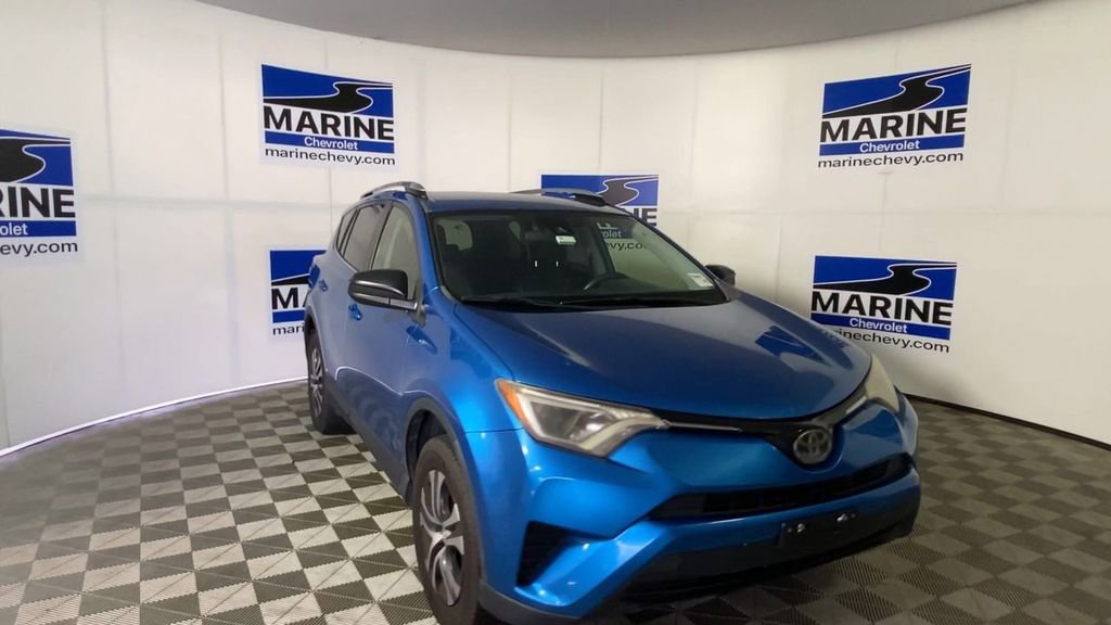 Used 2017 Toyota RAV4 LE FWD image 4