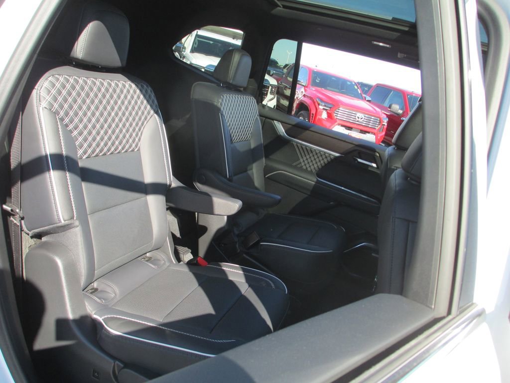 Used 2024 GMC Acadia Denali w/ Super Cruise Package AWD/4WD image 25