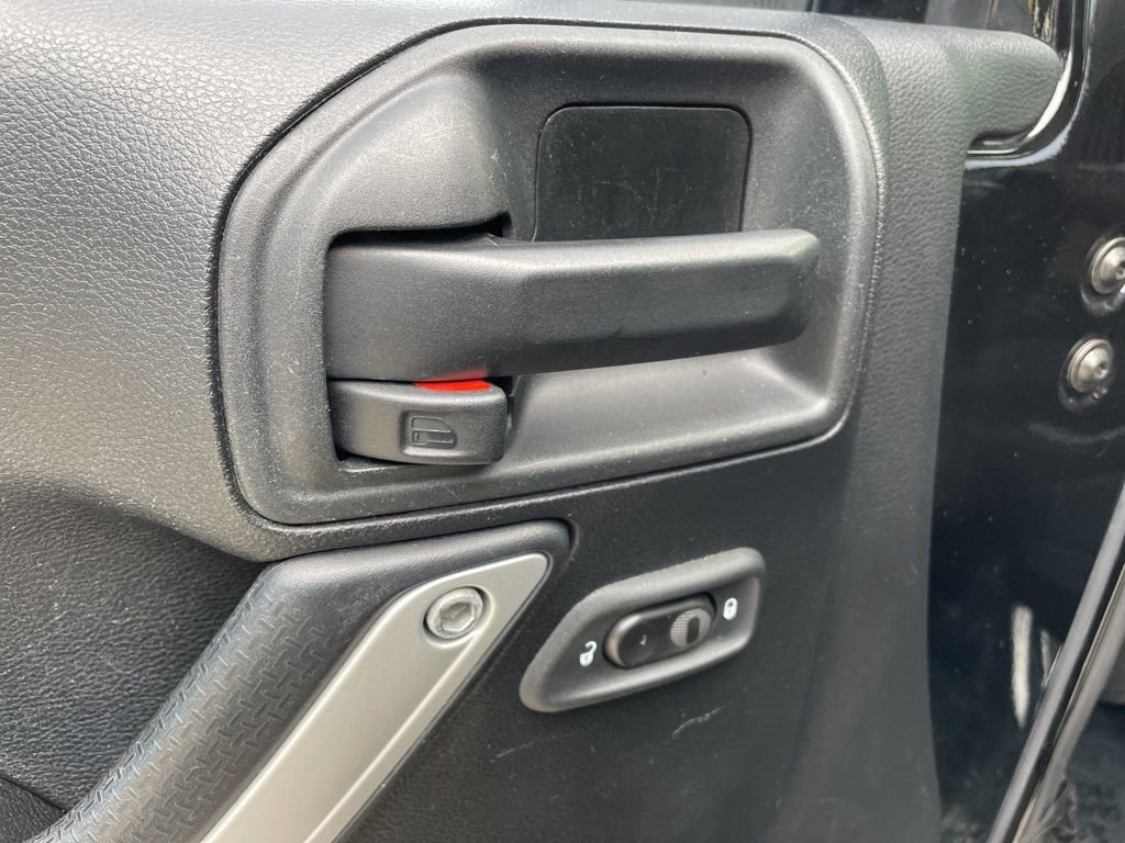 Used 2017 Jeep Wrangler Unlimited Sahara w/ Connectivity Group image 6